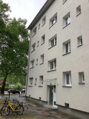 2,5 Zimmer mit guter Verkehrsanbindung.