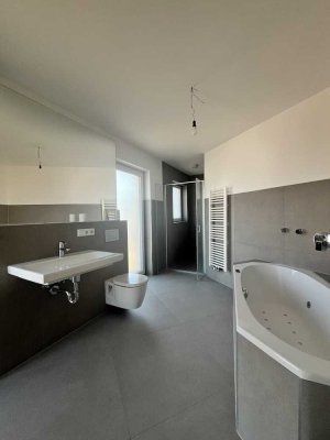 Sommeraktion: Erster Monat mietfrei *Penthouse Traum mit XL Terrasse und Jacuzzi