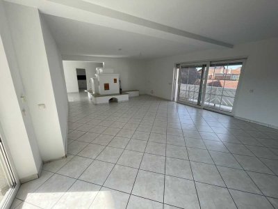 Renovierte Wohnung mit viereinhalb Zimmern und Balkon in Kahl