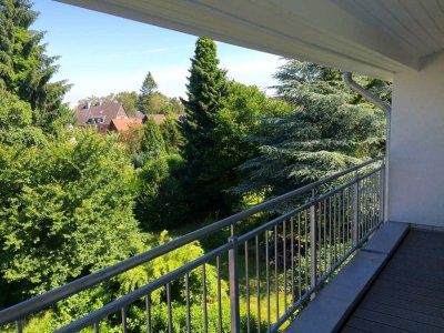 Ruhiges 4-Zi-Penthouse mit 2 Balkon in Hamburg-Niendorf