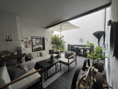 Exklusive, modernisierte 3,5-Zimmer-Terrassenwohnung halbüberdacht, Garten, Einbauküche und Garage