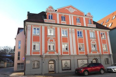 Eine feine Adresse mitten in der Altstadt: moderne Etagenwohnung im barocken Stadtpalais