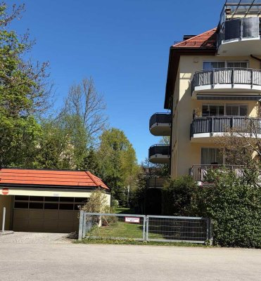Josephsburg Moderne 3-Zi. DG-Wohnung mit sonniger Dachterrasse und Alpenblick