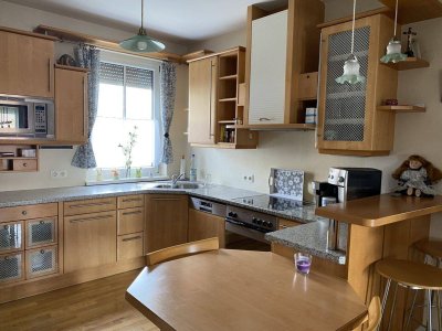 Helle, sehr schöne Wohnung mit Loggia und Tiefgaragenplatz