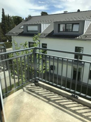 *Direkt an der S-Bahn *möblierte 1-Zimmer Wohnung mit EBK *Parkett *Balkon *