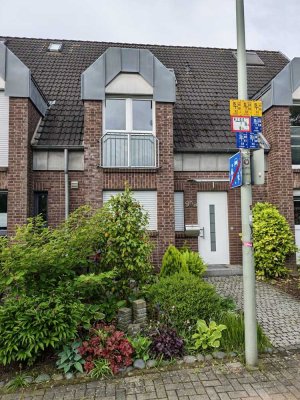 Gepflegtes Reihenmittelhaus mit Garten, Einbauküche, Vollkeller und Garage in Leverkusen-Hitdorf