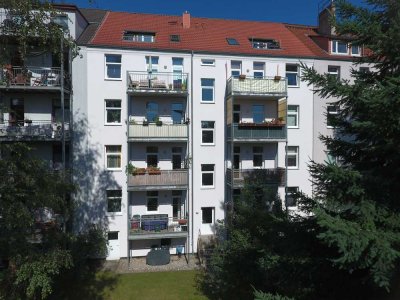 KTV + 3 Zimmer + BALKON + GRÜNER INNENHOF