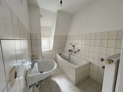 Großzügige 3 Raum Wohnung mit Einbauküche!