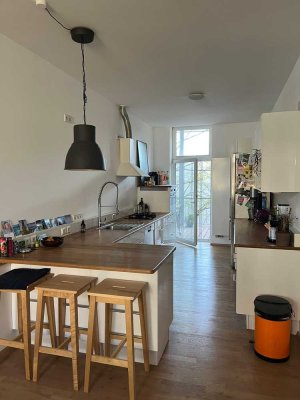 Stilvolle 3-Zimmer Altbauwohnung-2010 Kernsarniert mit 13qm Balkon