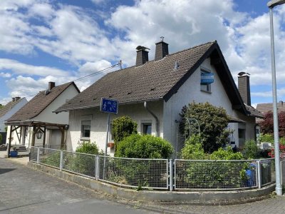 Bezugsfreies familienfreundliches EFH mit ELW und Wintergarten in Ruhigwohnlage fußläufig zum Rhein!