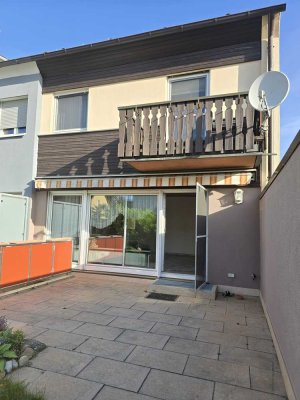 Geräumiges 4-Raum-Reihenendhaus in Fürth Ronhof / Kronach mit ausbaubaren Dachgeschoss