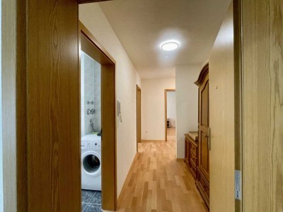 Modernisiert und Einzugsbereit: 3 Zimmer mit Wintergarten