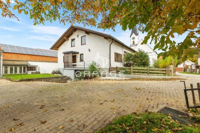 Bauernhof mit zwei Wohnhäusern, Scheunen & Pferdeboxen – Ideal für Familie, Tierhaltung & Vermietung