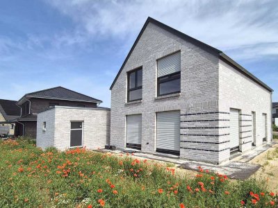 Erstbezug in Wissingen: Freistehendes 5 Zimmer-Energieeffizienzhaus mit großem Garten.