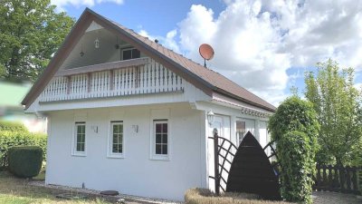 Modernisierter Ferienbungalow am See