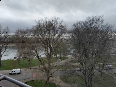 ++Rheinblick++3 ZKB Wohnung++Balkon++renovierungsbedürftig++vermietet++