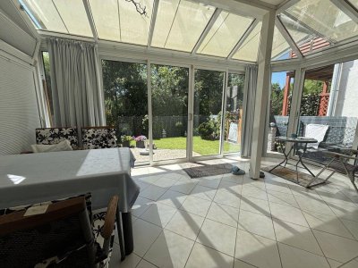 SONNIGE GARTENWOHNUNG + WINTERGARTEN + EIGENGARTEN + PKW-STELLPLATZ!