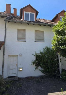 Großzügiges Reihenmittelhaus mit Parkplatz -Raumwunder in ruhiger Spielstraße -
