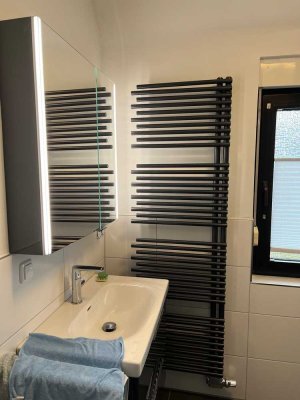 Doppelhaushälte - 5 Zimmer, Eckgrundstück, Terrasse, Balkon, Garten und Garage