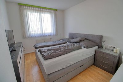 Hartberg: Eck-Wohnung mit Terrasse, Garten und TG-Platz