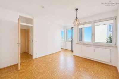 Helle 2-Zimmer-Wohnung mit großzügigem Wohnbereich und Westbalkon!