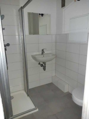// tolle 2 Zimmer Wohnung im 1. OG mit ebenerdiger Dusche //