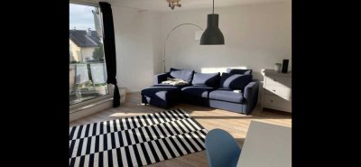 Stilvolle, vollständig renovierte 2-Zimmer-Hochparterre-Wohnung mit Balkon und EBK in Rösrath