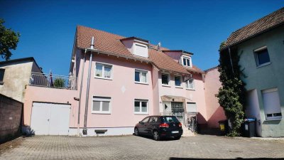 Helle 2-Zimmer-Wohnung in zweiter Reihe mit Einbauküche!