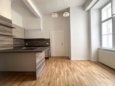 ++ NEU ++ TRAUMHAFTE VIER Zimmer ALTBAUWOHNUNG