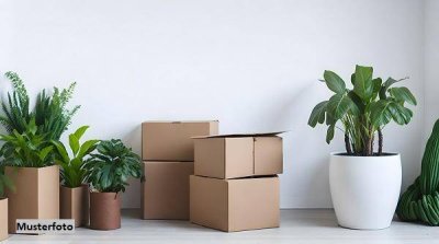 Wohnqualität auf hohem Niveau: EG-Wohnung mit Loggia und Garten