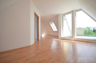 Charakteristische 3,5-Raum-Wohnung mit Dachterrasse und Tageslichtbad