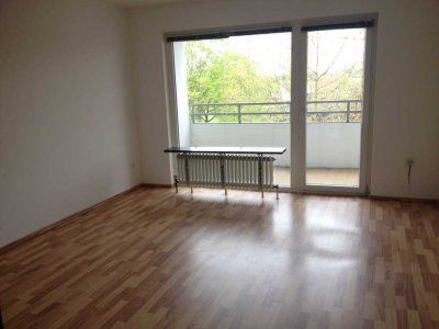 Großzügige 1 Zimmerwohnung mit Balkon & EBK zu verkaufen