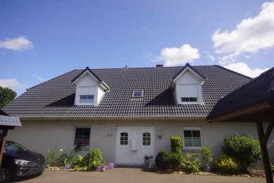 Geestland-Langen// Toll geschnittene 3ZKB-DG-Wohnung in idyllisch gelegenem 4-Parteien-Haus