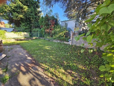 SANIERT: Kleinhaus mit Dachboden auf großem Grundstück in ruhiger Gegend
