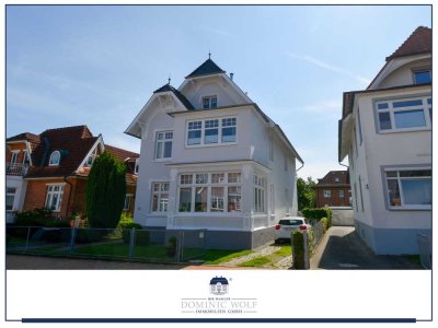 Wassernahe Dachgeschosswohnung in Altbauvilla
