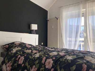 Helle 2,5-Zimmer-Galeriewohnung mit Balkon, 2 Duplex-Stellplätzen Nbg.-St. Jobst