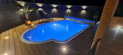 Familienidyll mit Potenzial: Reihenendhaus mit Pool und Traumgarten