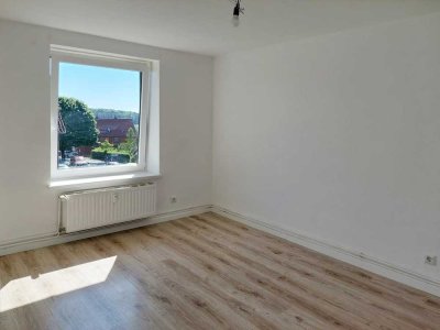 Geräumige 3-Zimmer-Wohnung mit offener Wohnküche im grünen Neuhof!