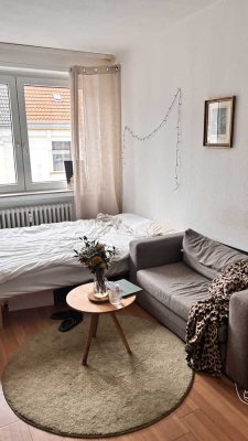 Helle 1,5-Zimmer-Wohnung mit Einbauküche in Essen Frohnhausen