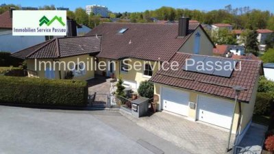 Einfamilienhaus mit Einliegerwohnung, großem Grundstück und  3 Garagen in Passau-Neustift!