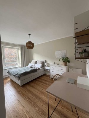 Zwischenmiete: Sonnige, liebevoll eingerichtete Wohnung in Barmbek-Süd