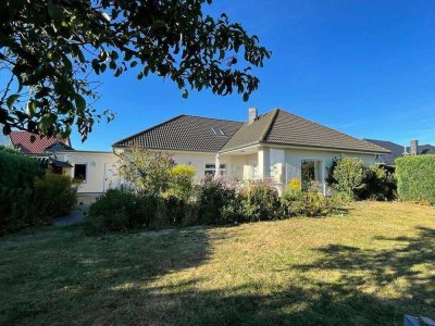 Moderner Bungalow mit Einbauküche, Kamin und Garage in Neuenkirchen