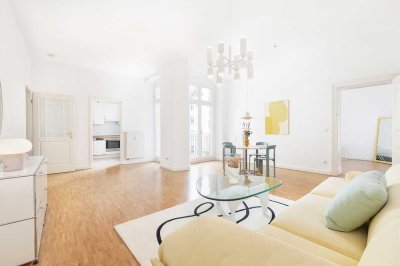 Prenzlauer Berg, Winsviertel: 2-Zimmer Altbau mit Balkon, Aufzug, hohe Decken, separate Küche