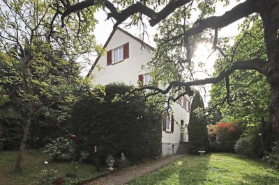 Idyllisch gelegenes, modernisierungsbedürftiges Einfamilienhaus in Top-Lage auf der Gänsheide