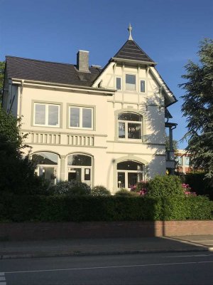 Helle sanierte Altbau 4-Raum-Wohnung mit EBK und Balkon in Bad Segeberg
