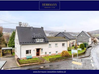 Freistehendes Ein- bis Zweifamilienhaus mit vielfältigen Nutzungsmöglichkeiten auf großem Grundstück