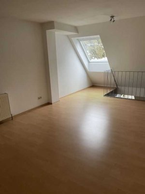 Uninähe KL - Renovierte, möblierte & ruhige Maisonettewohnung
