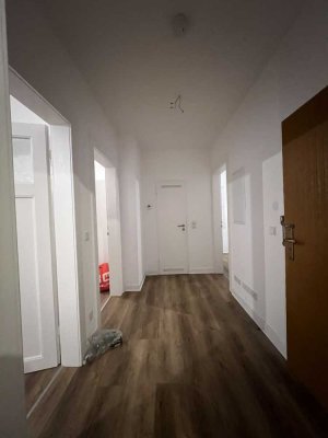 Sanierte 3 ZKB-Erdgeschosswohnung mit Garten