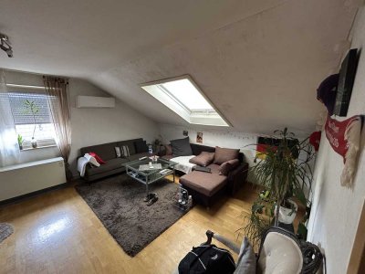 3,5-Zimmer-Dachgeschosswohnung mit Balkon, großem Hobbyraum und Klimaanlage