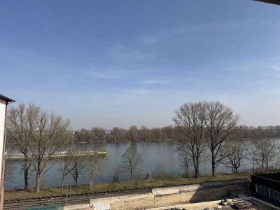 Stillvolle 4-Zimmer-Wohnung mit Balkon zum Wohlfühlen in direkter Rheinnähe